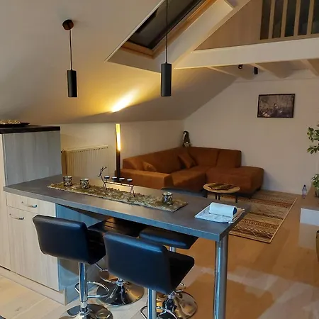 Aux Caillebotis ウェーム