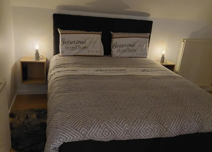 Aux Caillebotis * ウェーム