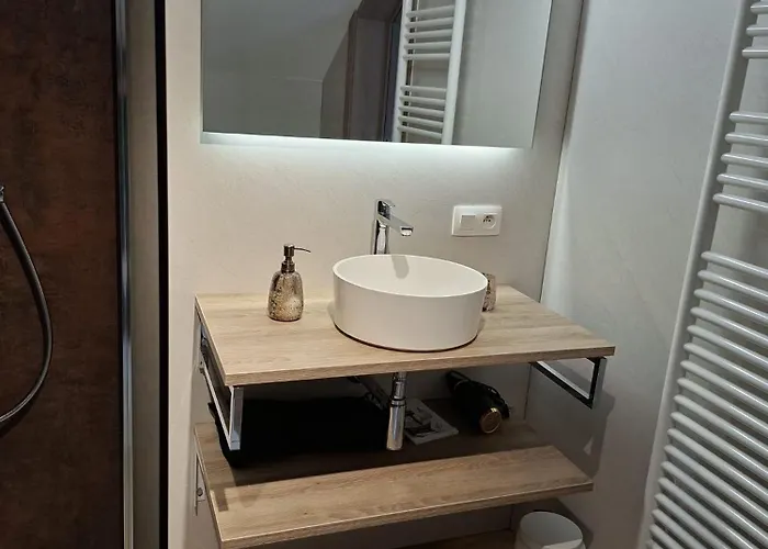 Aux Caillebotis ウェーム